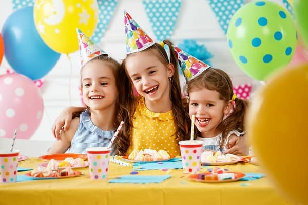 Akcesoria urodzinowe – jakie wybrać na swoją imprezę?